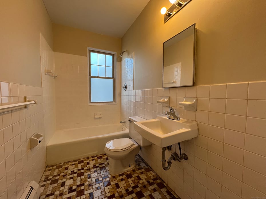 276 Brown Street Photo 6