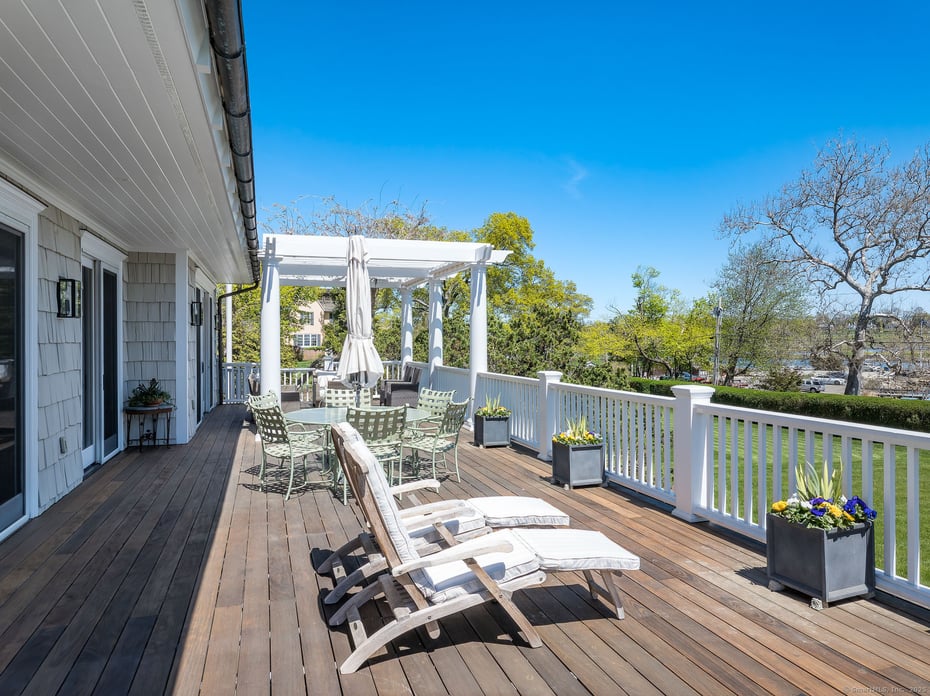 1060 Harbor Road Photo 11