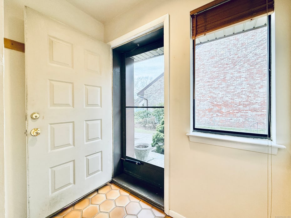 2437 Bedford Street  #C19 Photo 19