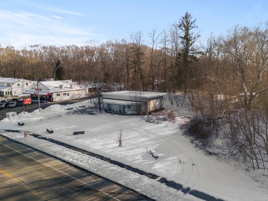436 Boston Post Road Photo 10