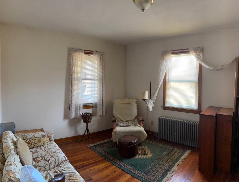 17 Reynolds Lane Photo 16