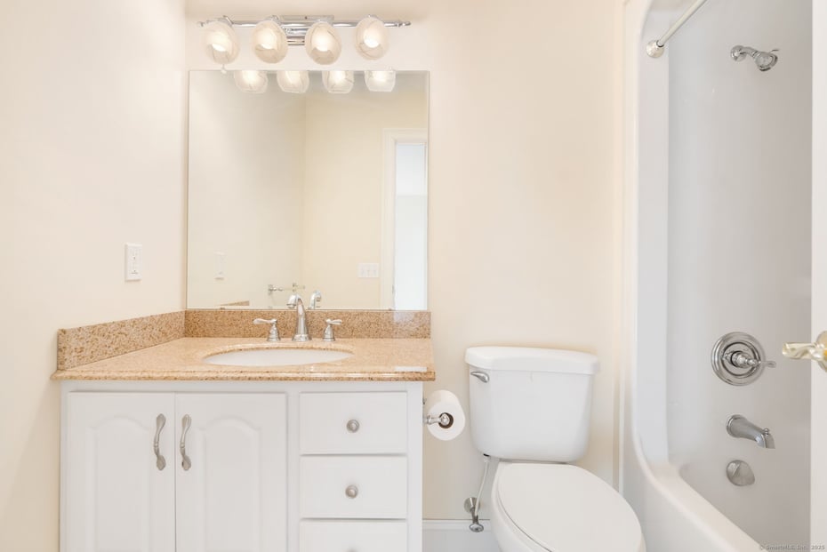 40 Nancy Drive Photo 16