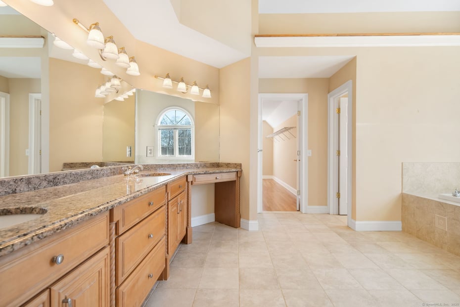 40 Nancy Drive Photo 22