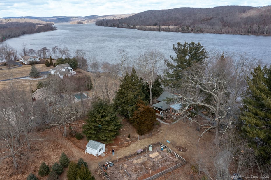32 Gates Way Photo 2