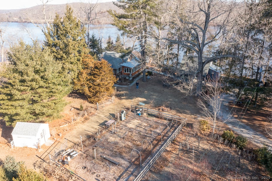 32 Gates Way Photo 36
