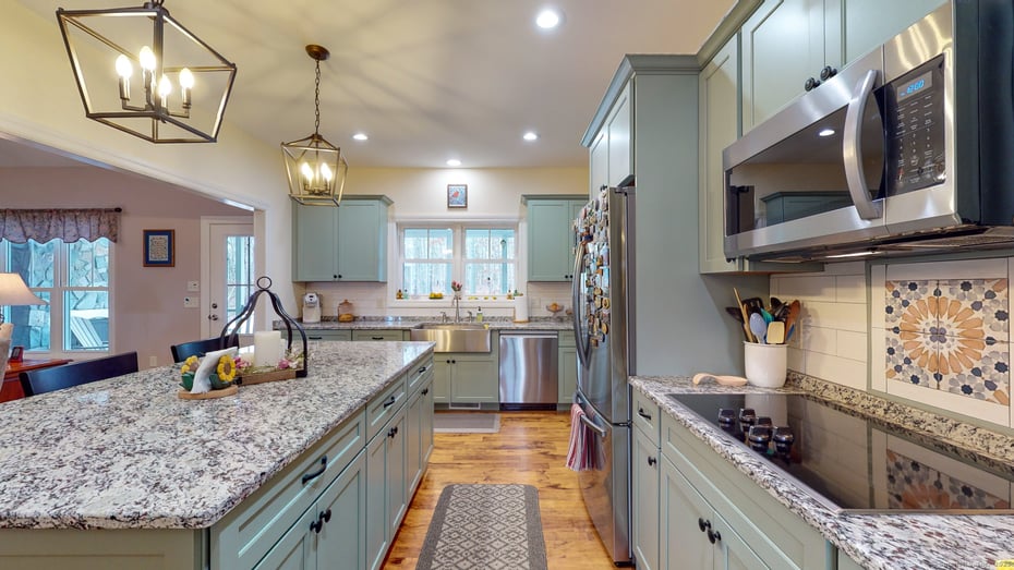 469 Forsyth Road Photo 5