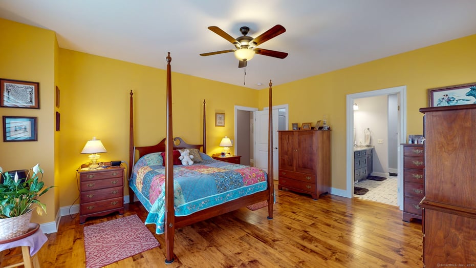 469 Forsyth Road Photo 11