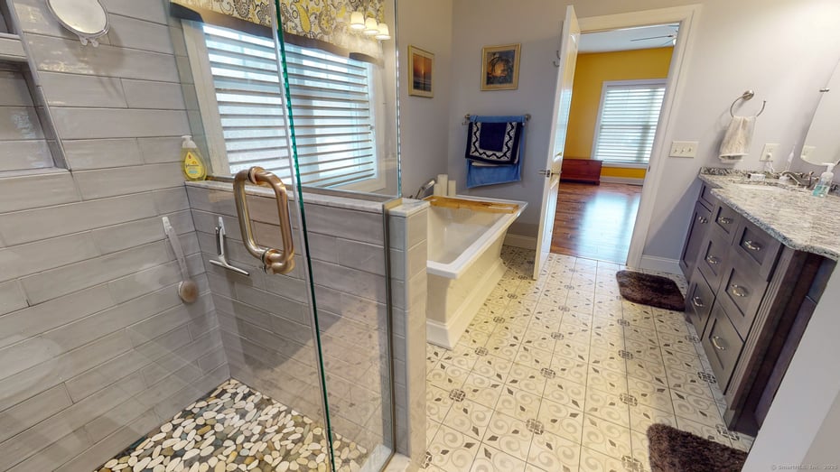 469 Forsyth Road Photo 13