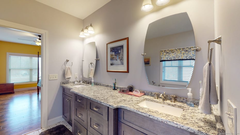469 Forsyth Road Photo 14