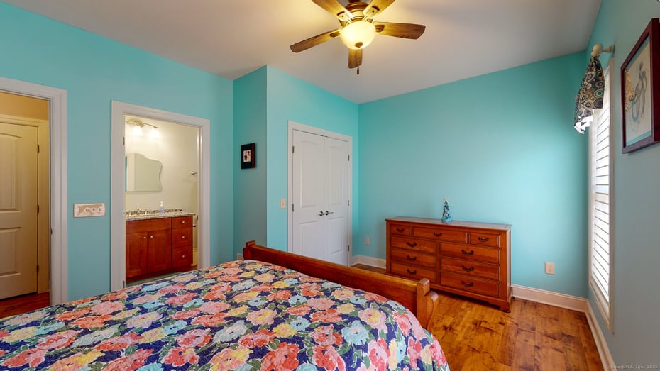 469 Forsyth Road Photo 15