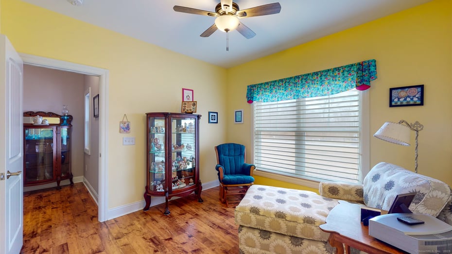 469 Forsyth Road Photo 18