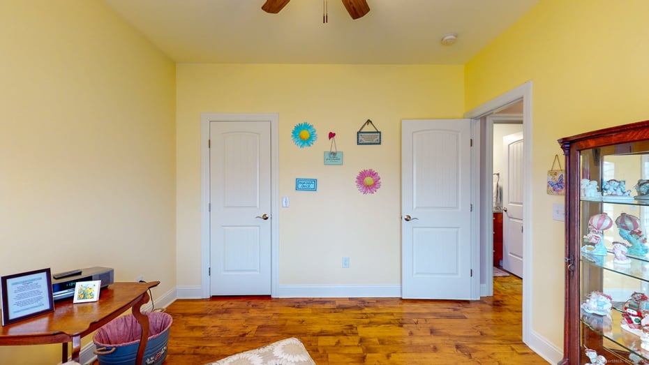 469 Forsyth Road Photo 19