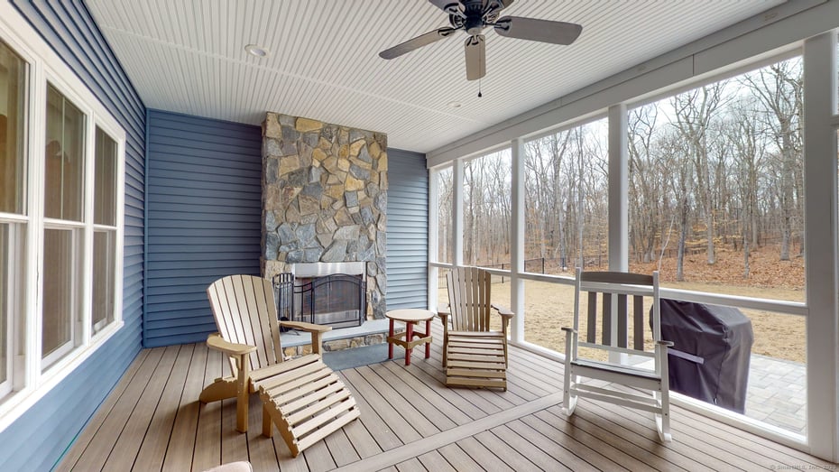 469 Forsyth Road Photo 20
