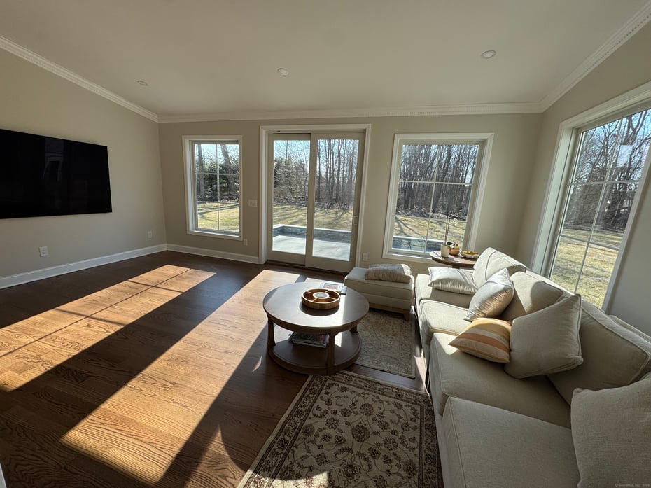424 Racebrook Road Photo 7
