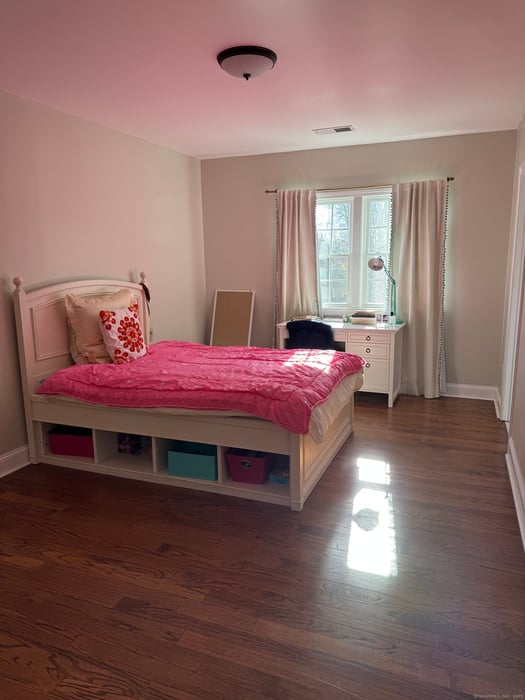 424 Racebrook Road Photo 12