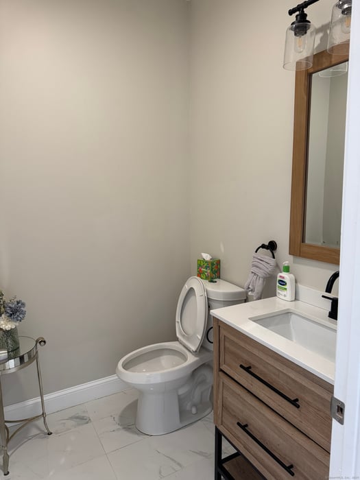 424 Racebrook Road Photo 16