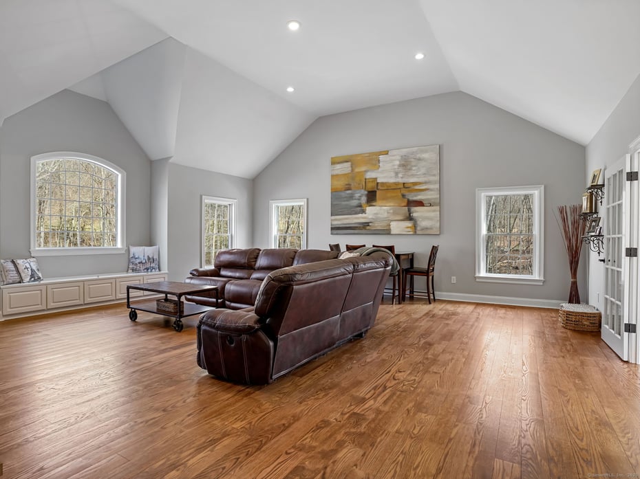 1015 Sport Hill Road Photo 17