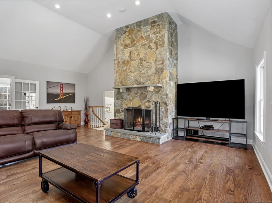 1015 Sport Hill Road Photo 18