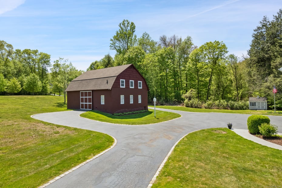 16 Percheron Drive Photo 5