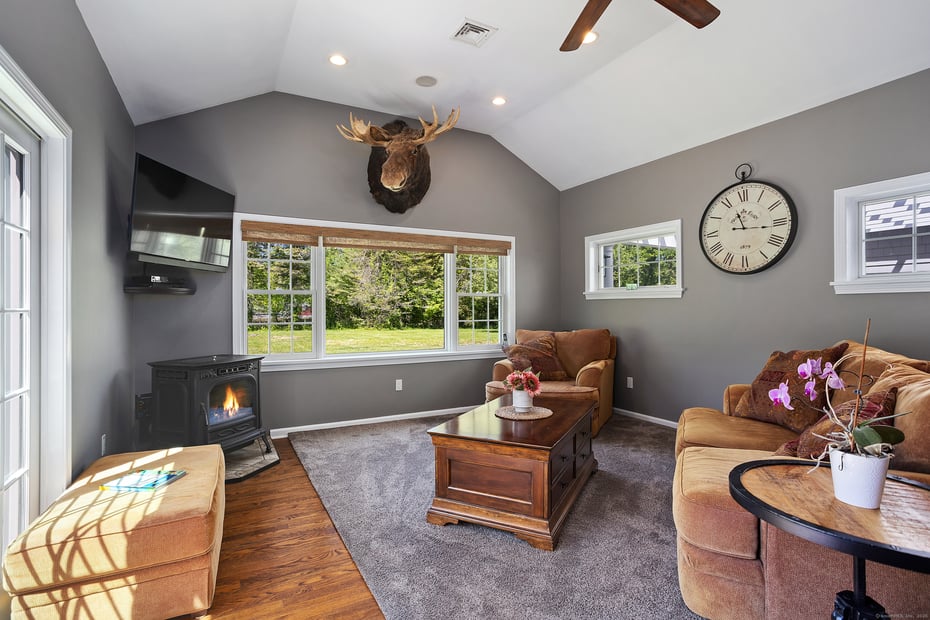 16 Percheron Drive Photo 10