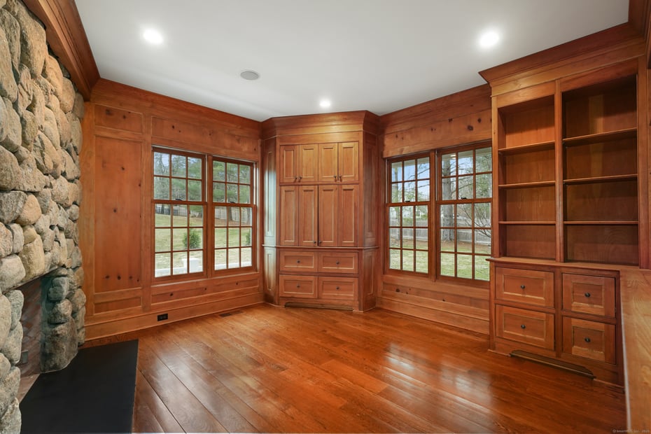 33 Middlebrook Farm Road Photo 6