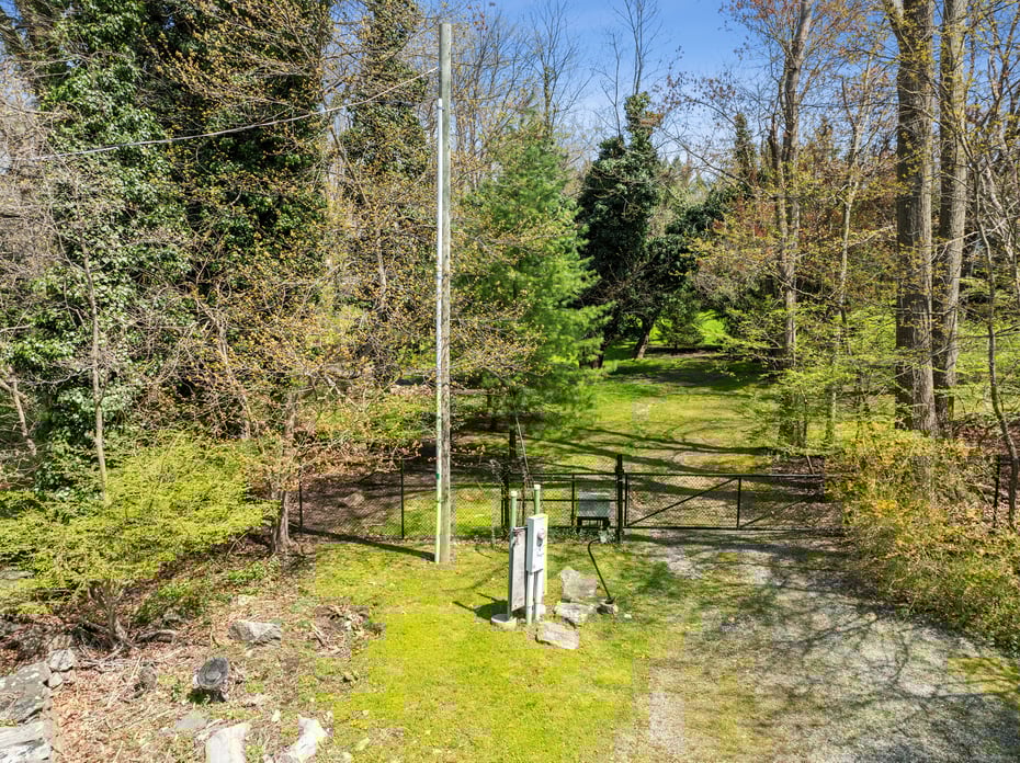 13 Hilltop Road Photo 11