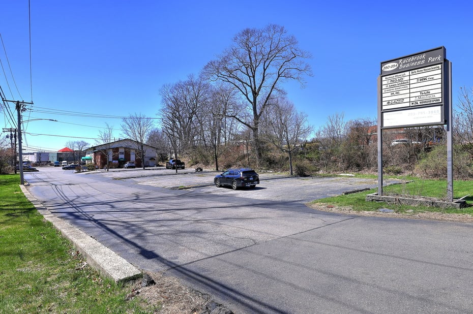 284 Racebrook Road Photo 10