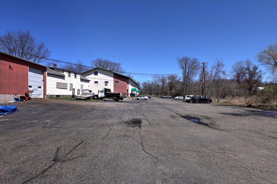 284 Racebrook Road Photo 19