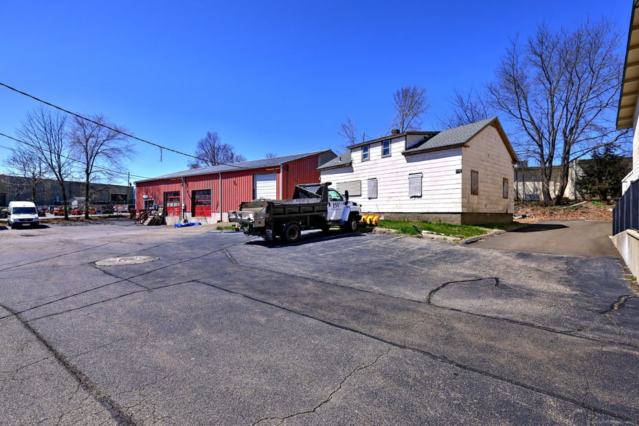 284 Racebrook Road Photo 22