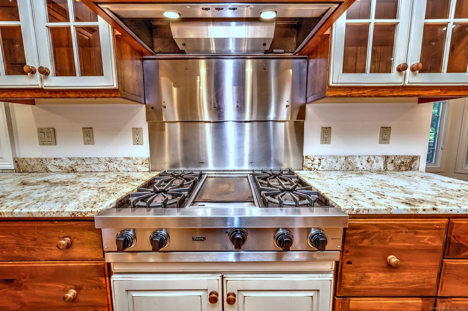 395 Isinglass Road Photo 9