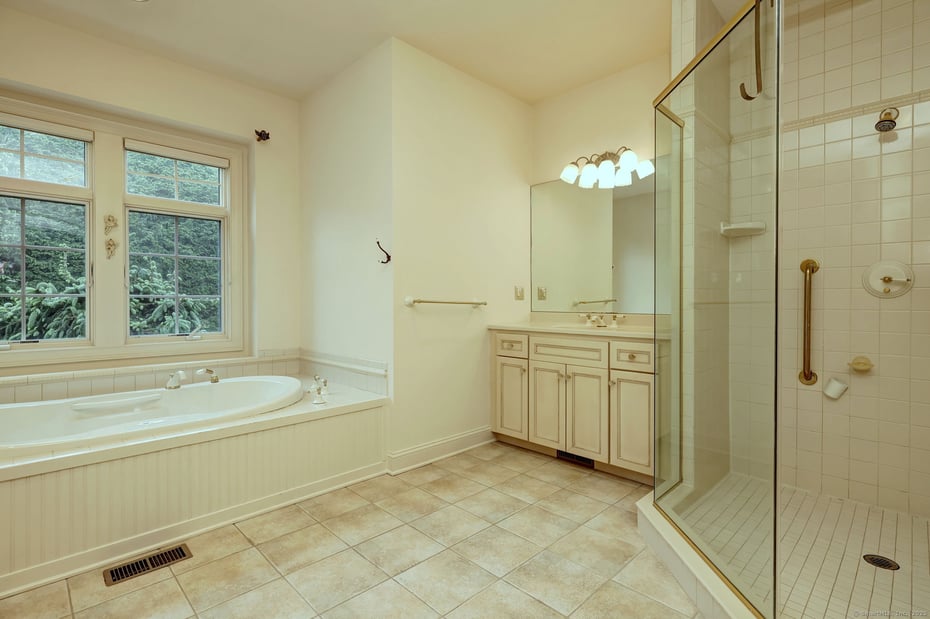 395 Isinglass Road Photo 14