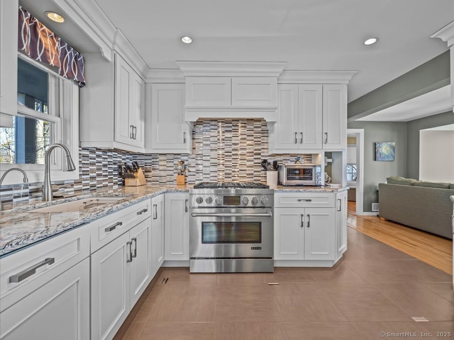 50 & 61 Grove Way Photo 11