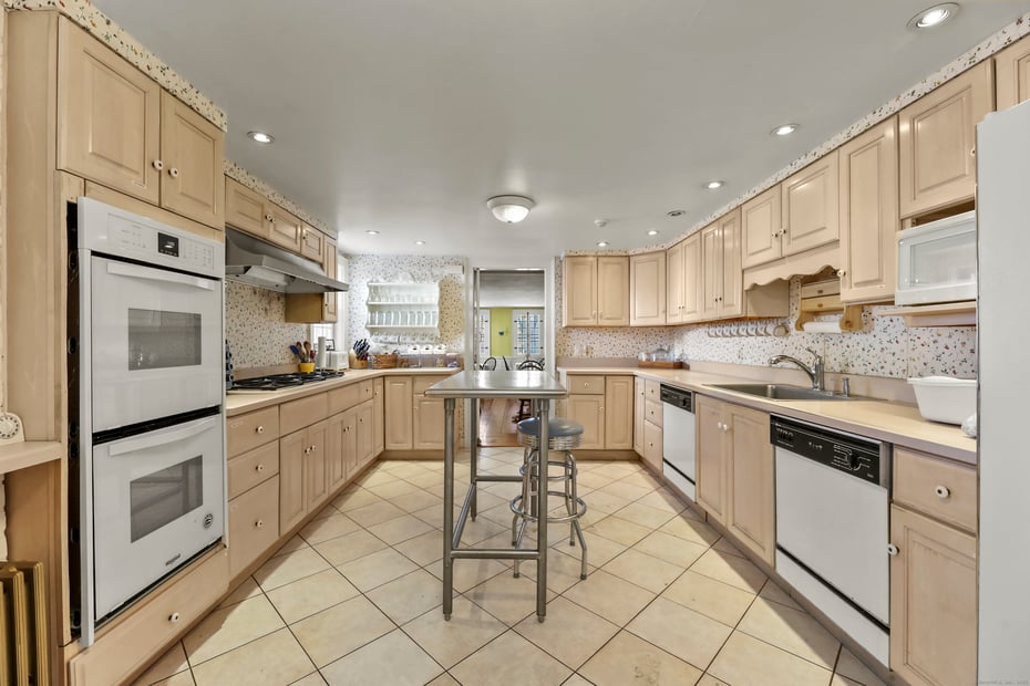 802 State Road Photo 11