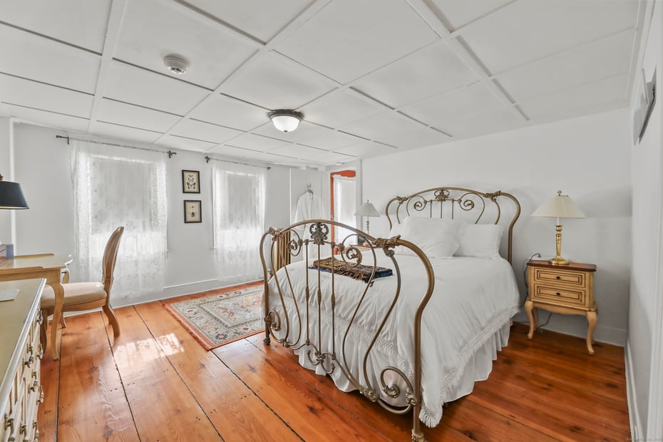 802 State Road Photo 23