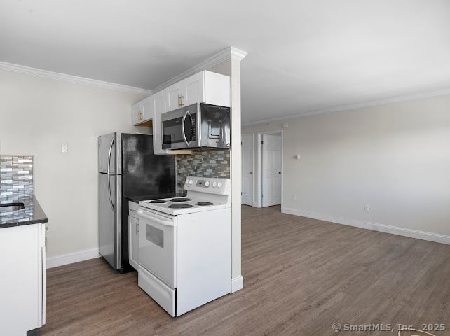 191 Oak Street Photo 3