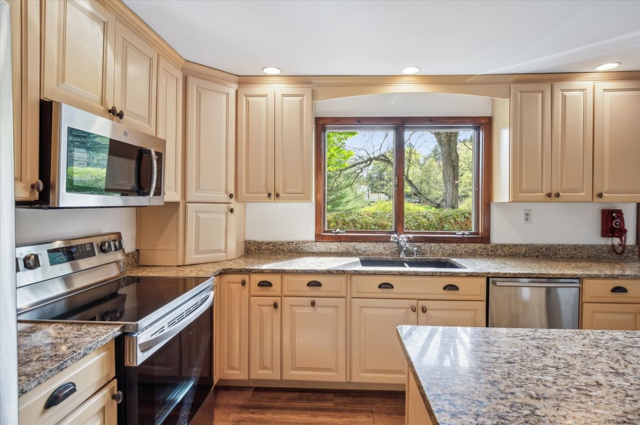 124 West Road Photo 7