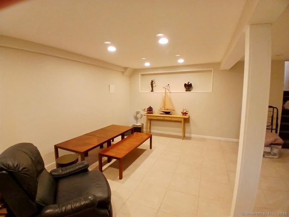 2474 Ridge Street Photo 10