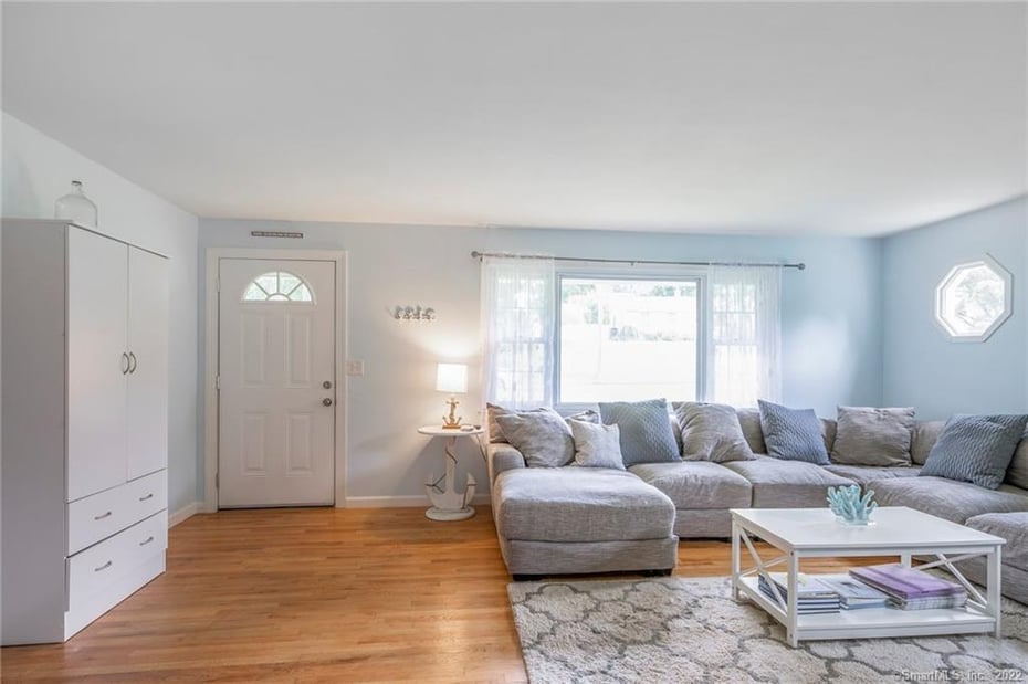 76 Chidsey Drive Photo 3