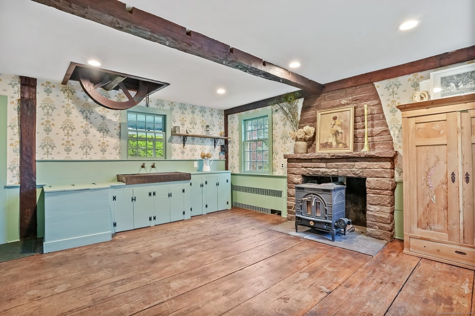 455 East Street Photo 8