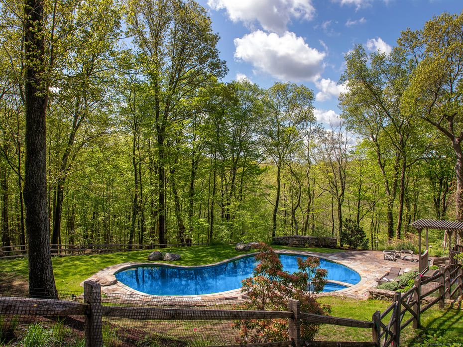 143 Tophet Road Photo 30