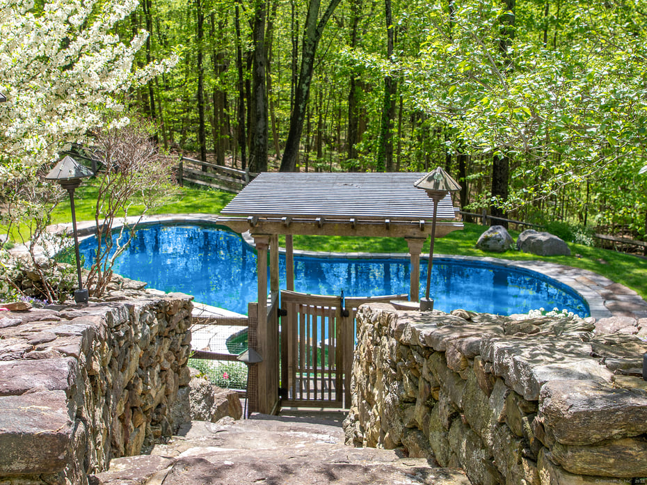 143 Tophet Road Photo 31