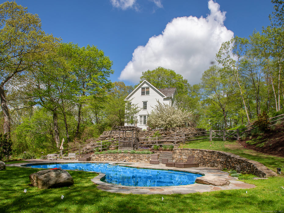 143 Tophet Road Photo 32