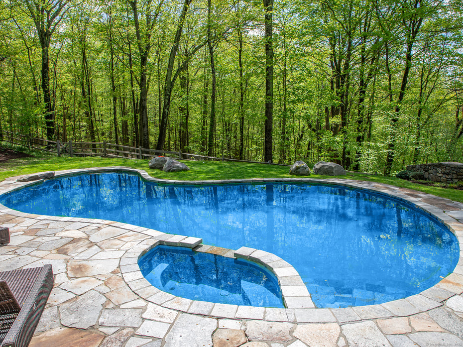 143 Tophet Road Photo 33