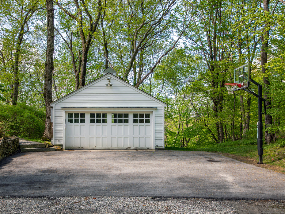 143 Tophet Road Photo 39