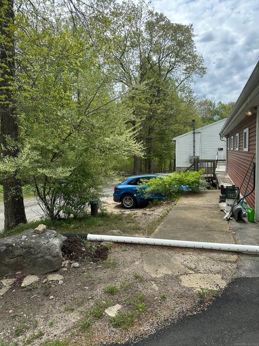 497 Winthrop Road Photo 5