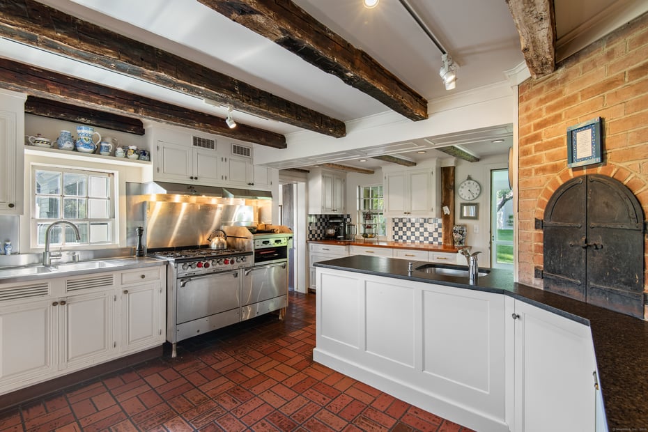 53-1 Selden Road Road Photo 9