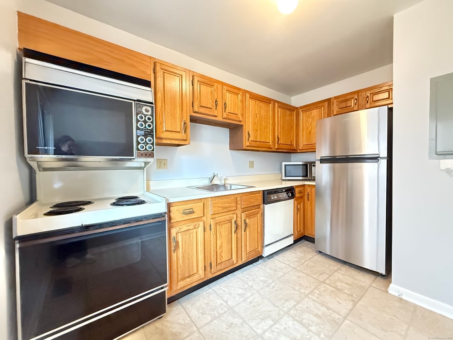 2437 Bedford Street  #C19 Photo 9