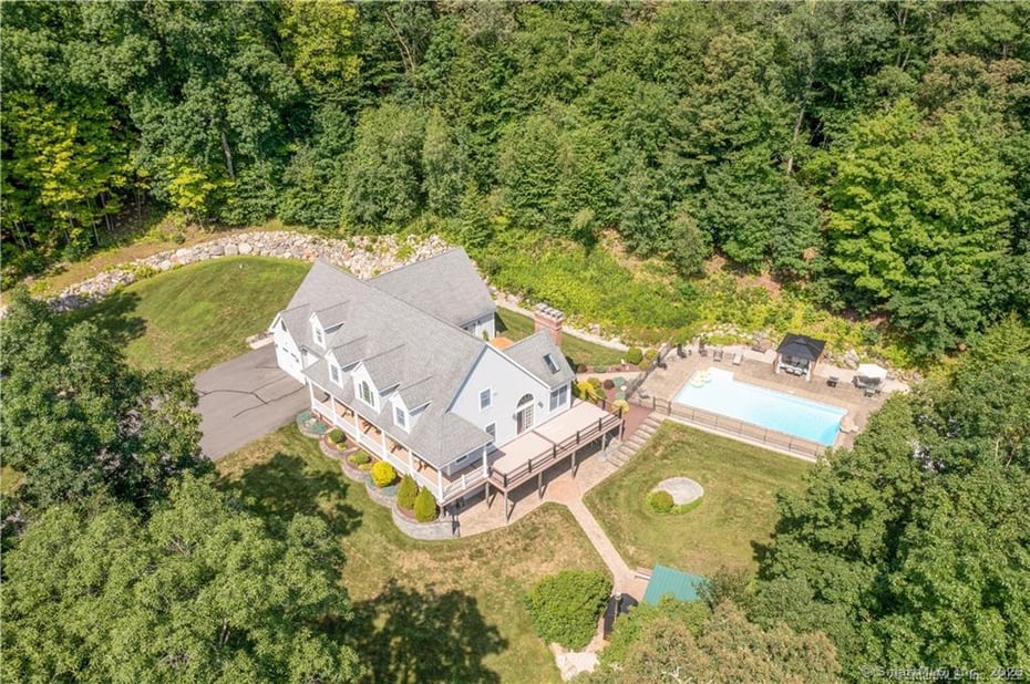 93 Oakwood Drive Photo 4