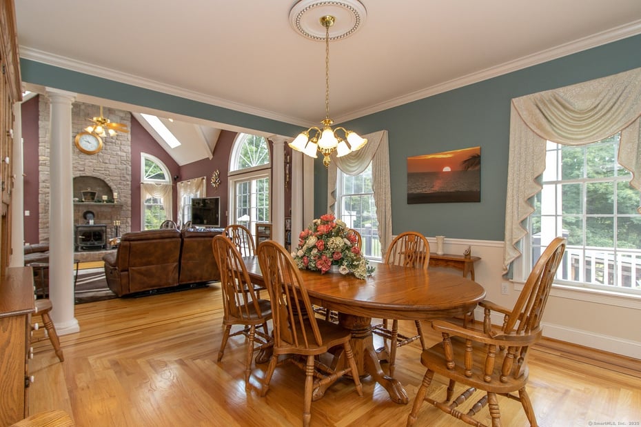 93 Oakwood Drive Photo 7