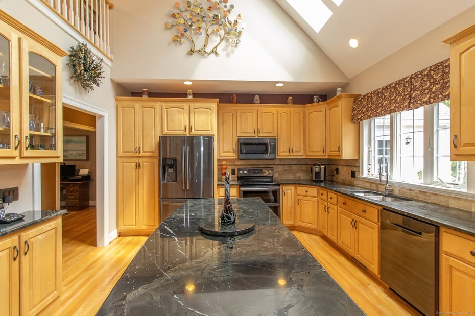 93 Oakwood Drive Photo 9